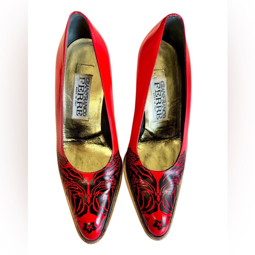 Beautiful Gianfranco Ferre Red and Black Patterned Pointed Pumps
